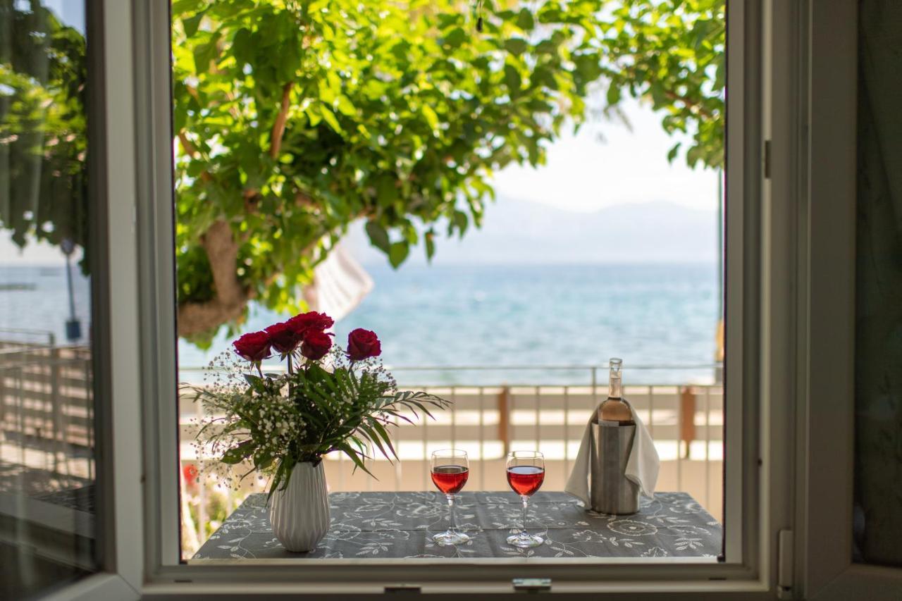 Moukas Seaside Apartments Romantico Selianítika Exterior foto
