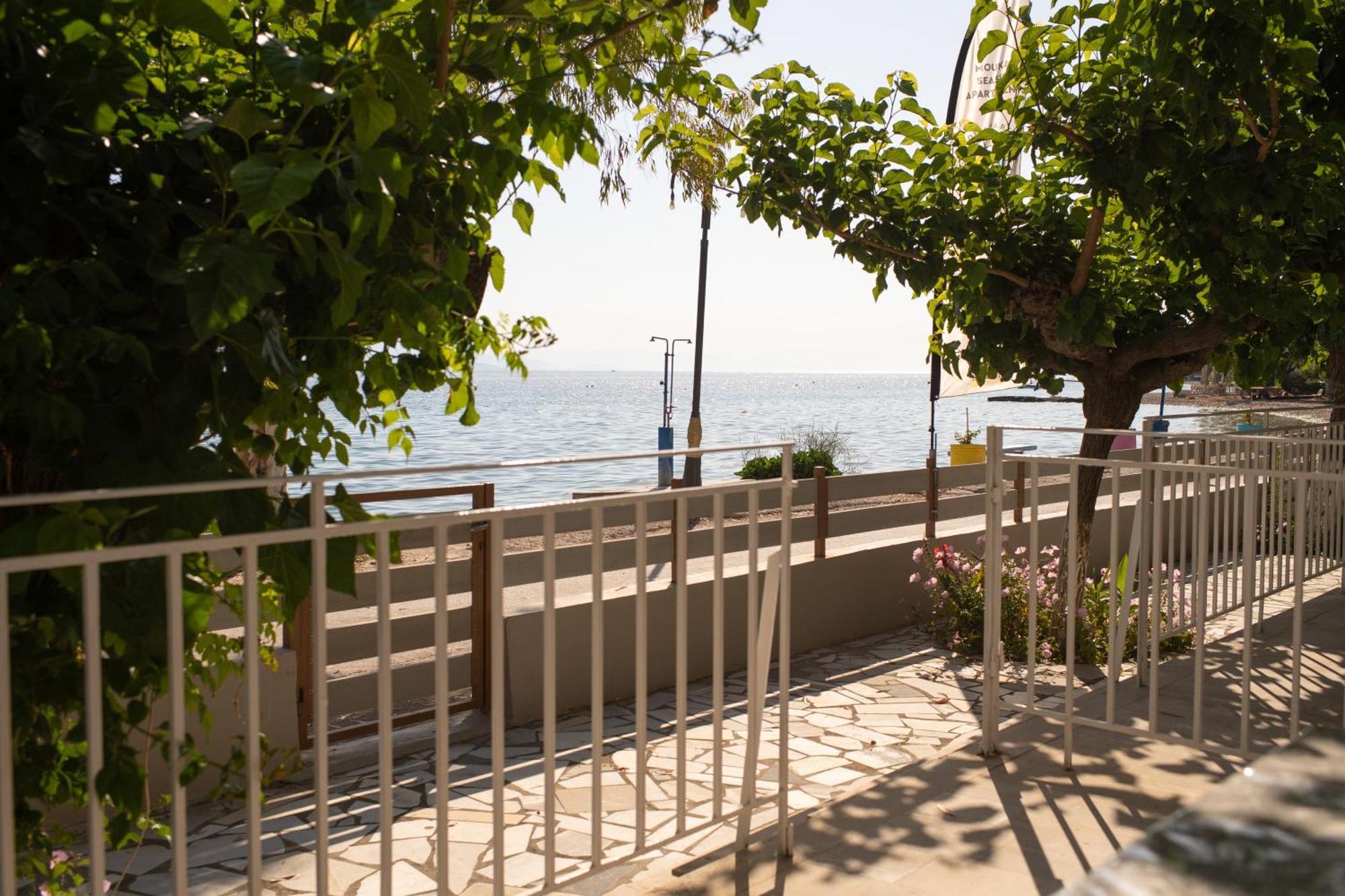 Moukas Seaside Apartments Romantico Selianítika Exterior foto